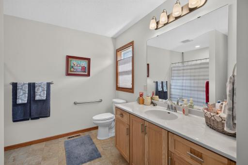 Owner's bedroom private 3/4 bath, with linen closet & walk/in closet.
