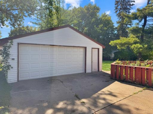 1750 Lark Avenue, Maplewood, MN 55109