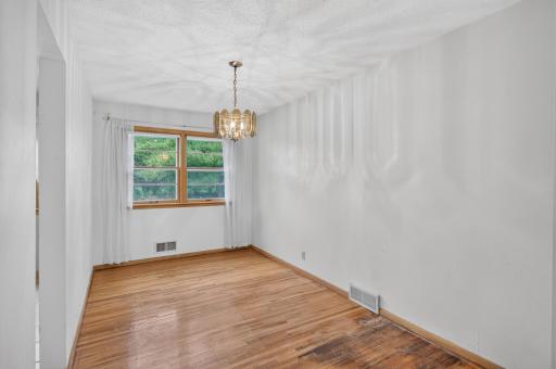 1750 Lark Avenue, Maplewood, MN 55109