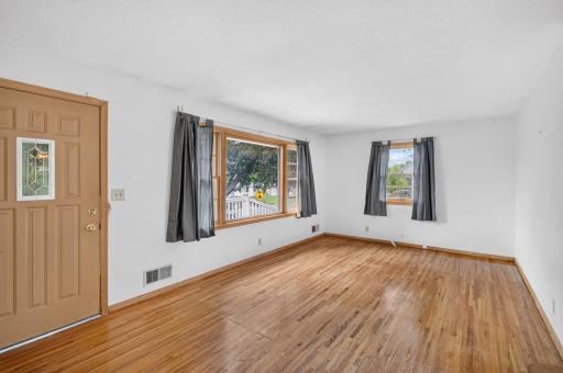 1750 Lark Avenue, Maplewood, MN 55109