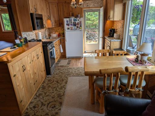 Eat-In Kitchen