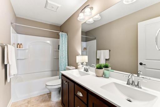 Full bathroom between the primary suite and the rear bedroom, currently being used as a craft room