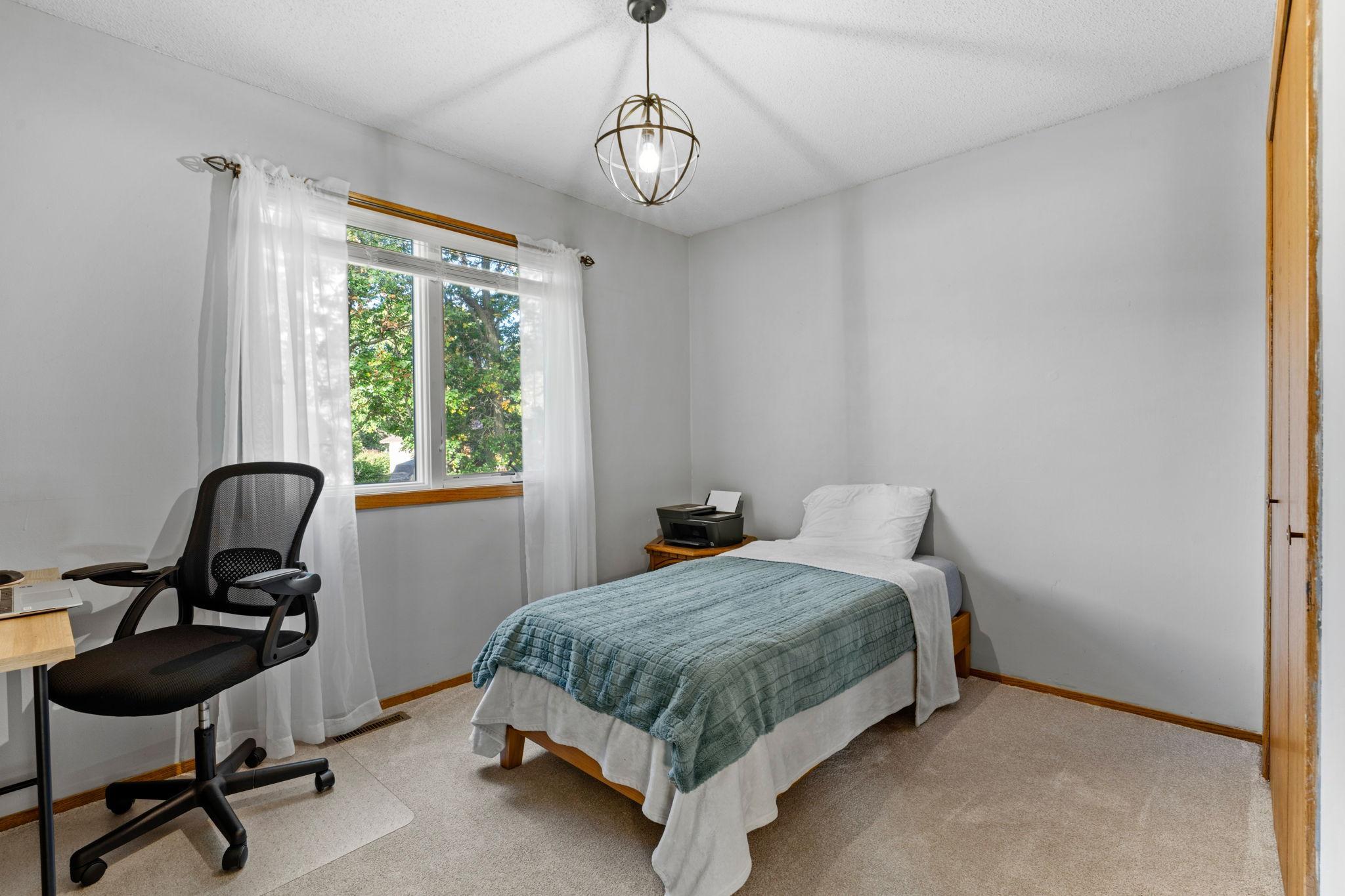 39-web-or-mls-6008 114th Ln N-39.jpg