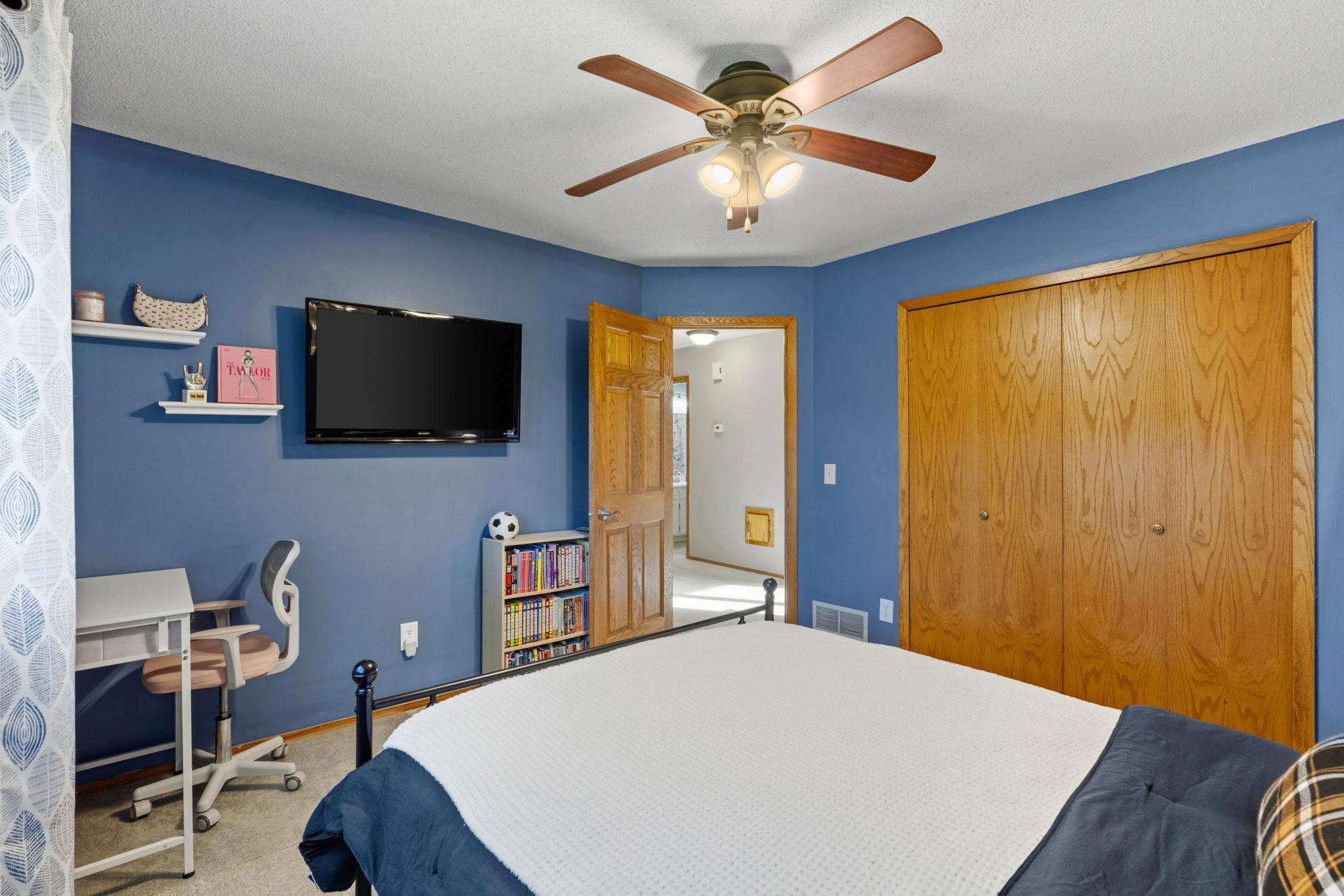 42-web-or-mls-6008 114th Ln N-42.jpg