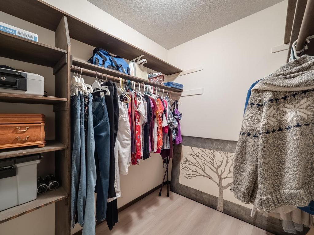 021-056-Closet-1024x768.jpg