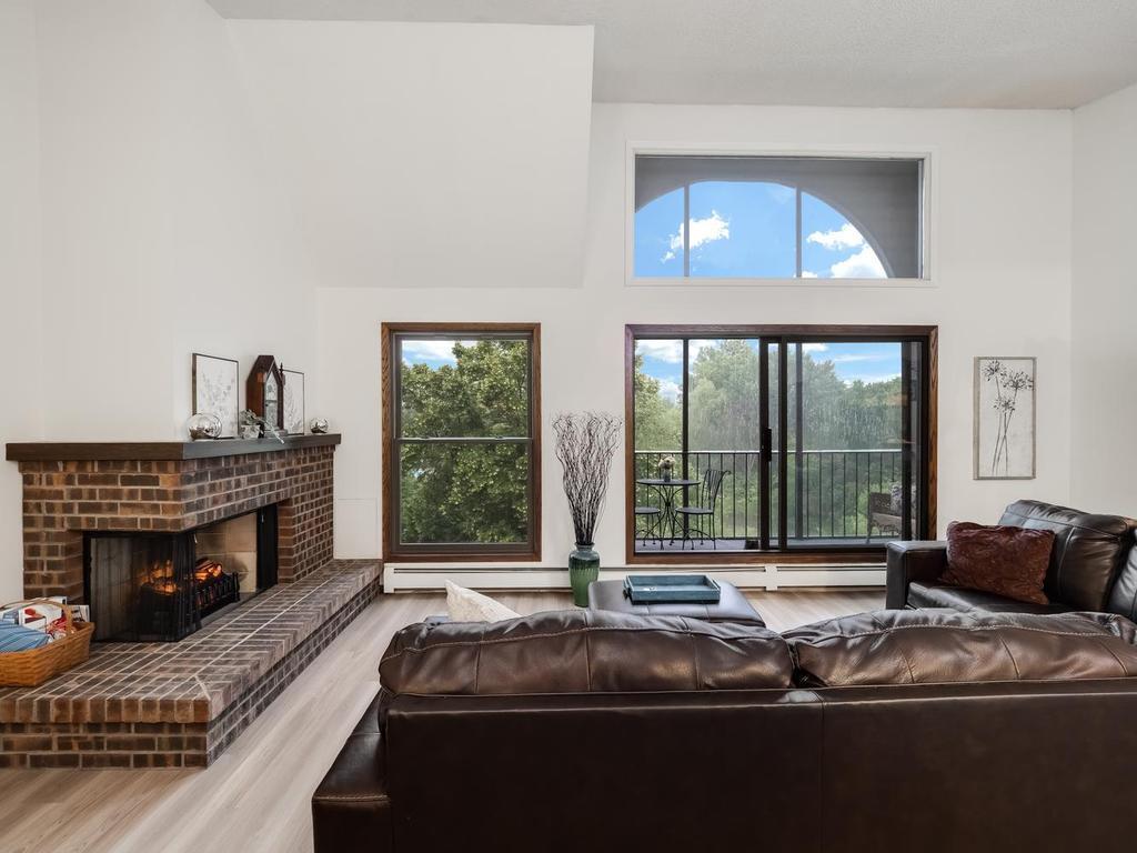 006-072-Living Room-1024x768.jpg