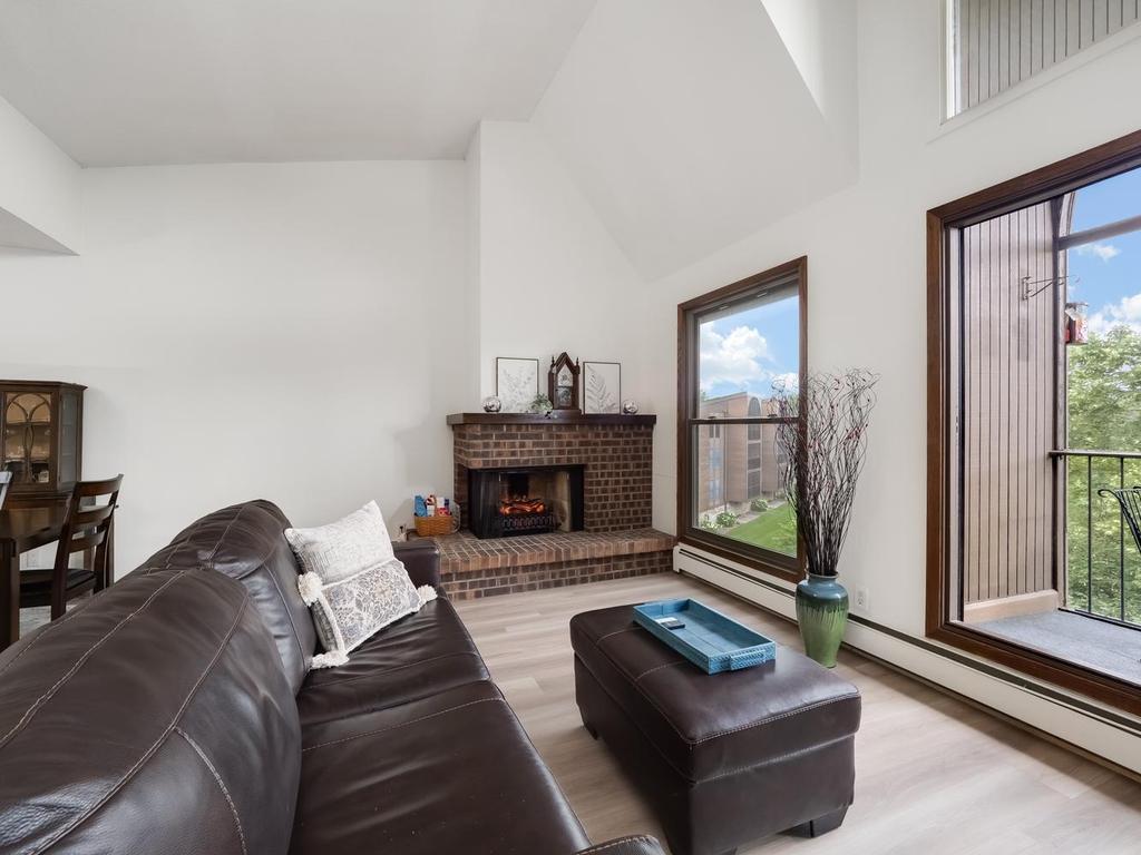 005-064-Living Room-1024x768.jpg