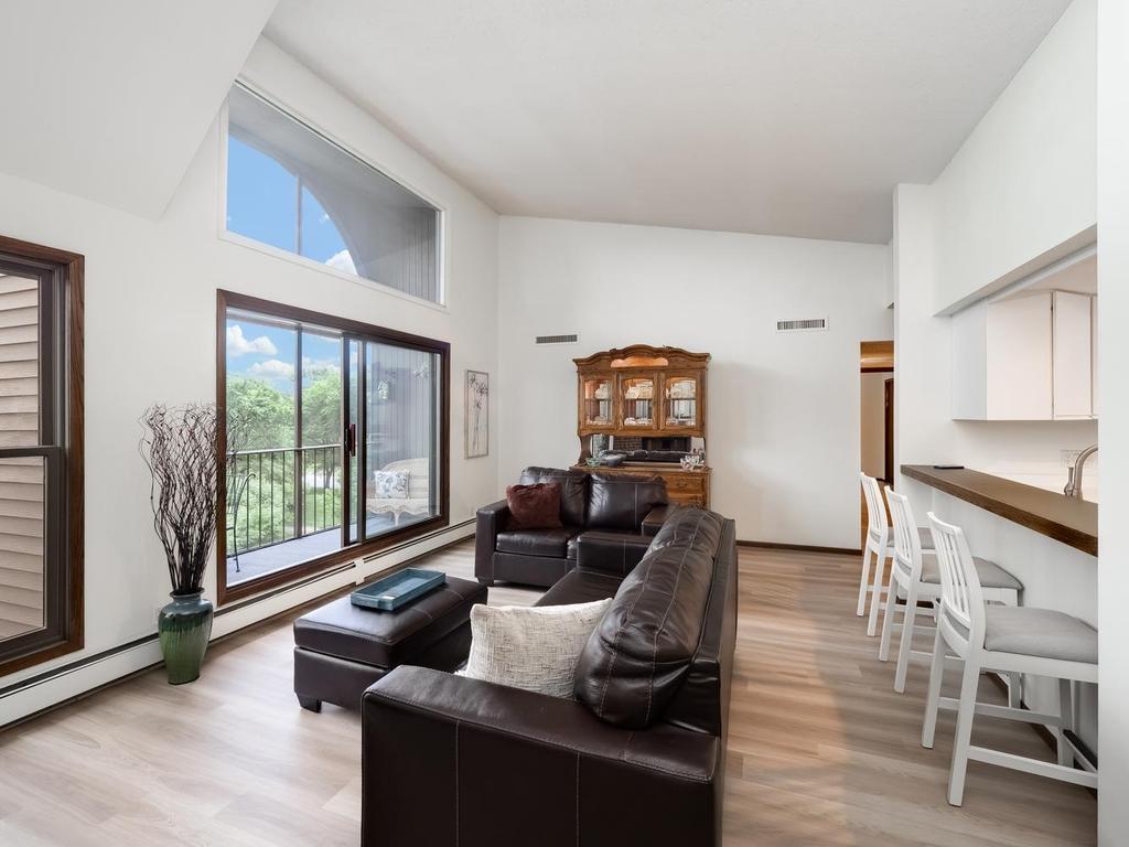 004-063-Living Room-1024x768.jpg