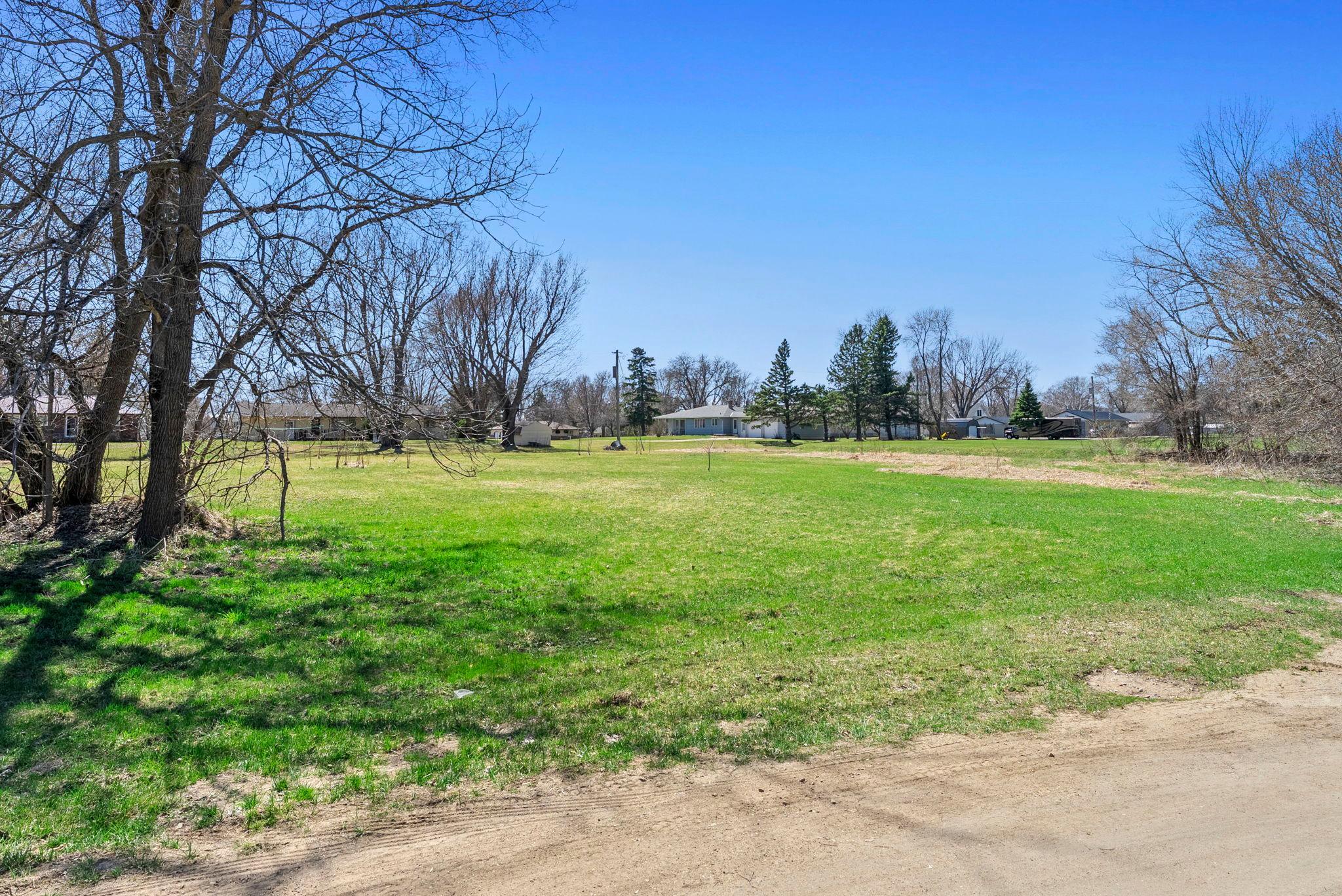 Nice and flat grounds to build a place of your own!