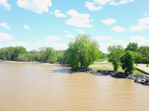 Property Shoreline on Lake of the Woods