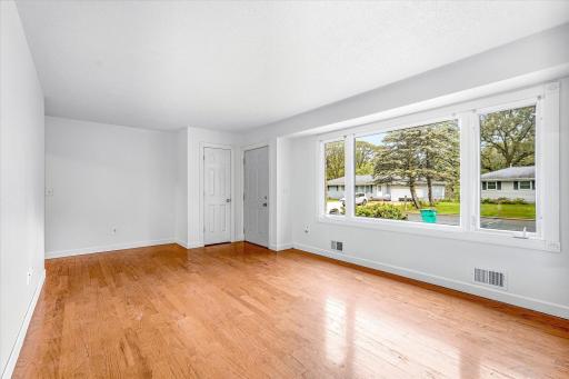 5230 Oconnell Drive, Saint Paul, MN 55112