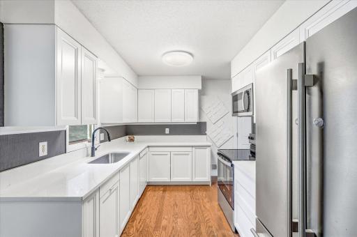 5230 Oconnell Drive, Saint Paul, MN 55112