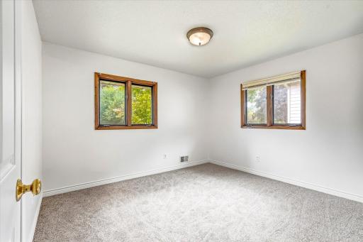 5230 Oconnell Drive, Saint Paul, MN 55112