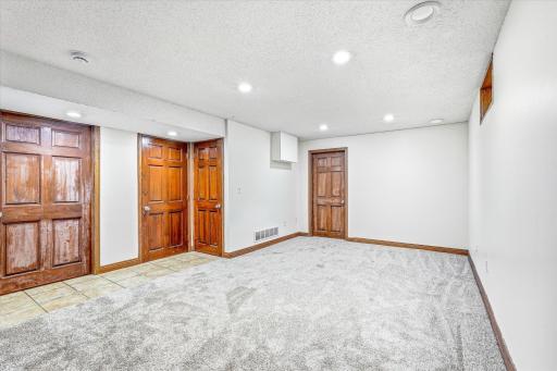 5230 Oconnell Drive, Saint Paul, MN 55112