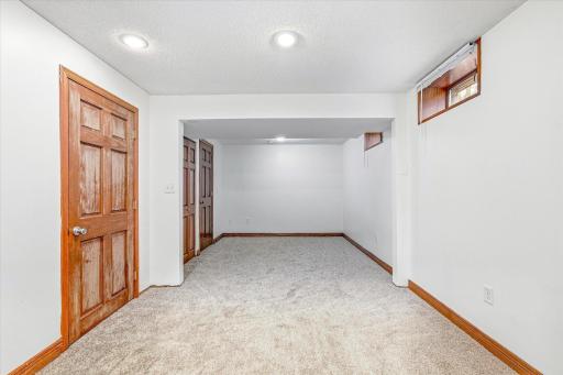 5230 Oconnell Drive, Saint Paul, MN 55112