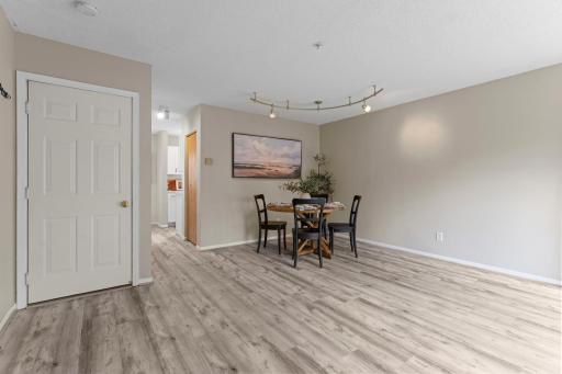 13092 Murdock Terrace, Eden Prairie, MN 55347