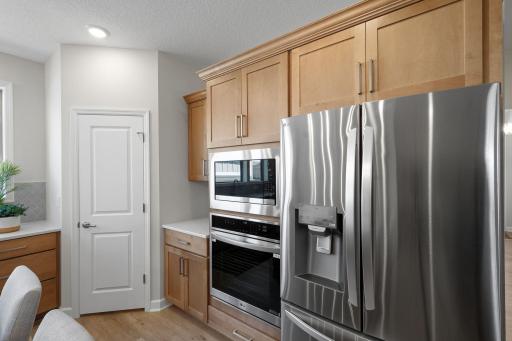 17755 Ellsworth Drive, Lakeville, MN 55044