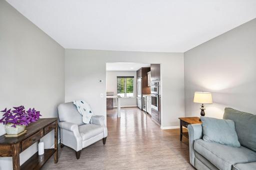 1075 Fallbrook Lane, Woodbury, MN 55125