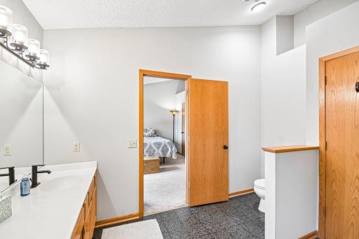 1075 Fallbrook Lane, Woodbury, MN 55125