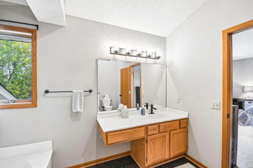 1075 Fallbrook Lane, Woodbury, MN 55125