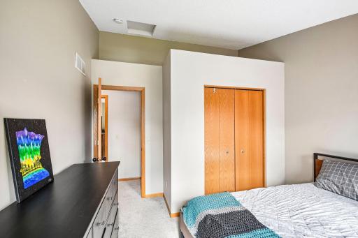 1075 Fallbrook Lane, Woodbury, MN 55125