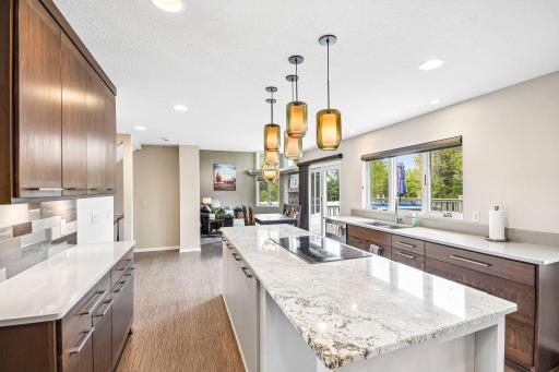 1075 Fallbrook Lane, Woodbury, MN 55125