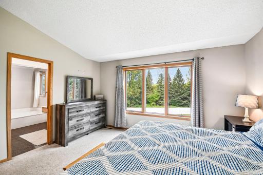 1075 Fallbrook Lane, Woodbury, MN 55125