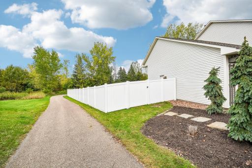 1075 Fallbrook Lane, Woodbury, MN 55125
