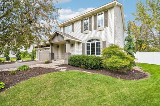 1075 Fallbrook Lane, Woodbury, MN 55125