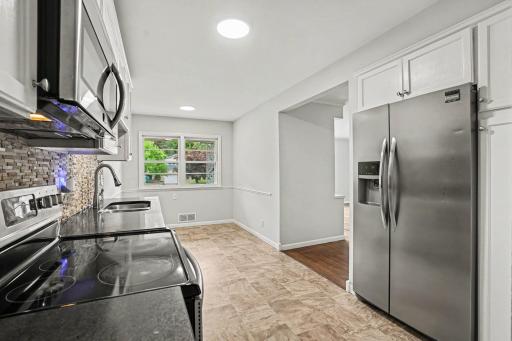 6117 France Avenue S, Edina, MN 55410