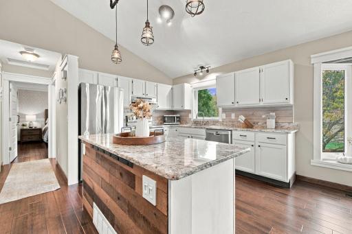 Large Center Island with Granite counter tops