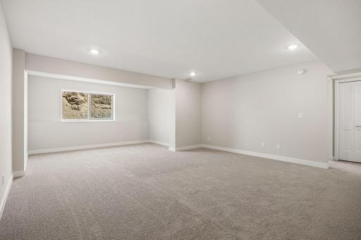 17924 Headwaters Drive, Lakeville, MN 55044