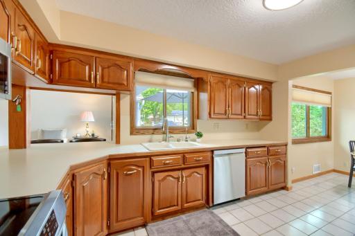 Pass through to the family room on the left--informal dining on the right