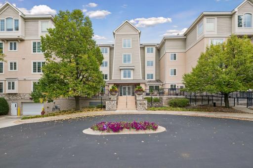 11460 Fairfield Road W, 103, Minnetonka, MN 55305