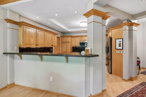 11460 Fairfield Road W, 103, Minnetonka, MN 55305
