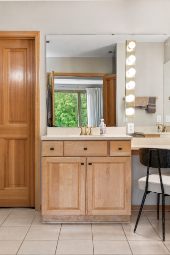 11460 Fairfield Road W, 103, Minnetonka, MN 55305