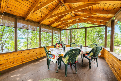 Huge 3 Season Screened Porch