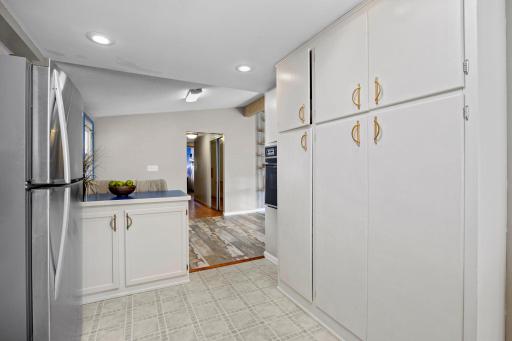 1279 Smith Avenue S, Saint Paul, MN 55118