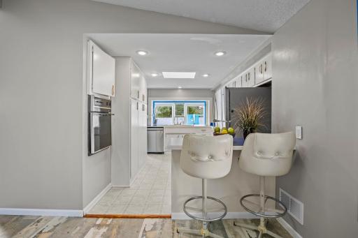 1279 Smith Avenue S, Saint Paul, MN 55118