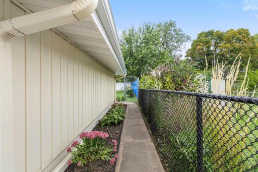 1279 Smith Avenue S, Saint Paul, MN 55118