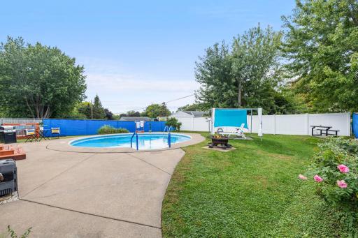 1279 Smith Avenue S, Saint Paul, MN 55118