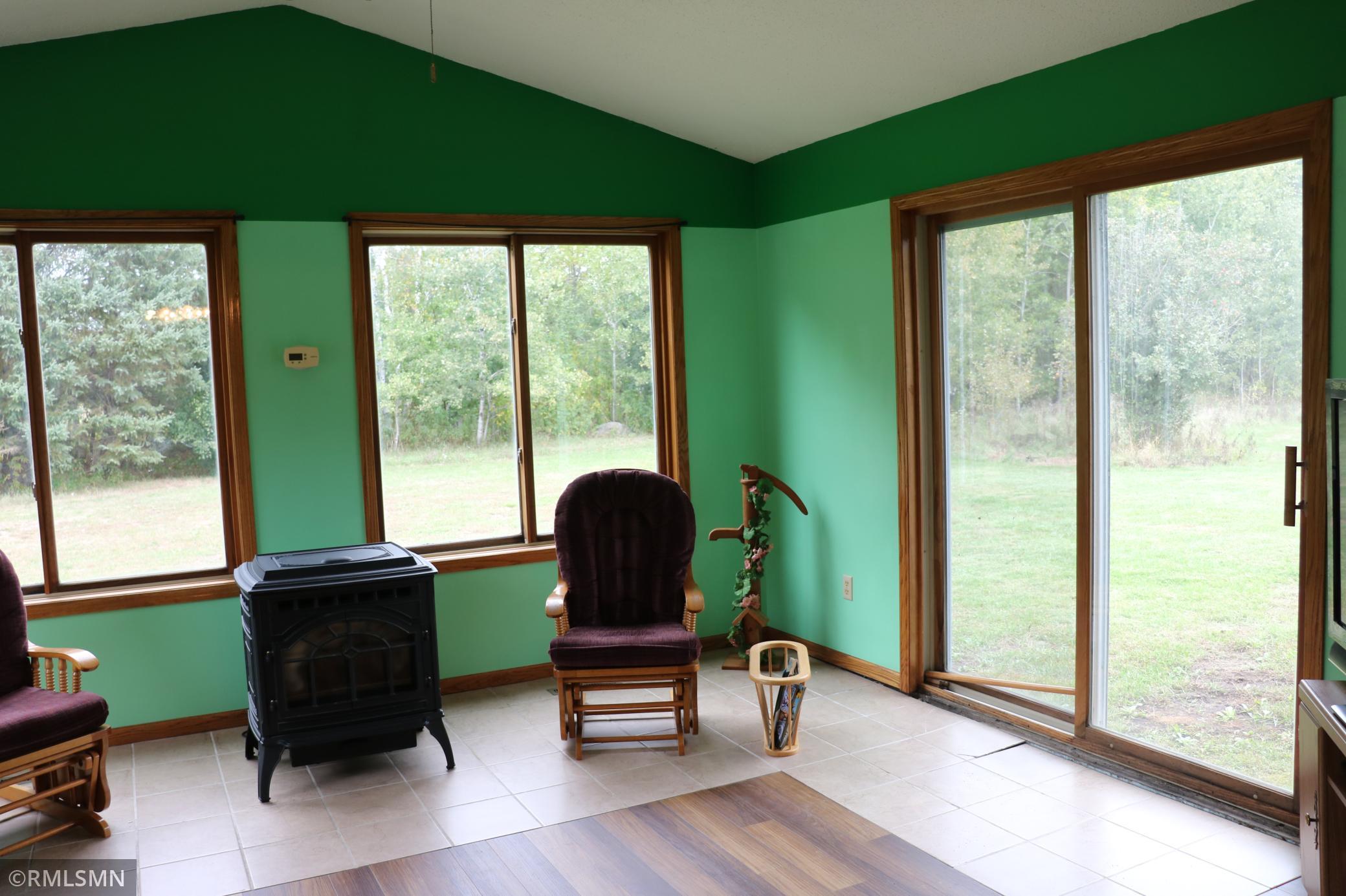 4 season sunroom viewing out to the back yard