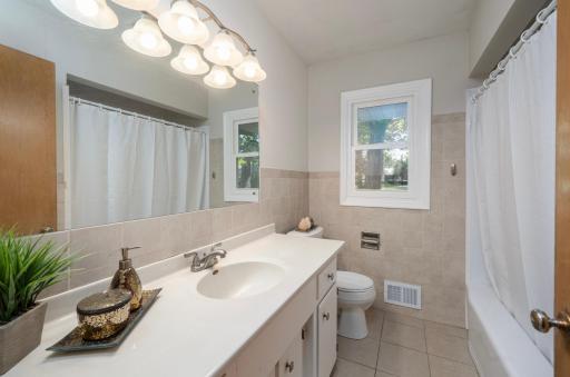 2837 Matilda Street, Roseville, MN 55113