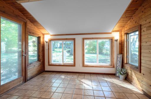 2837 Matilda Street, Roseville, MN 55113