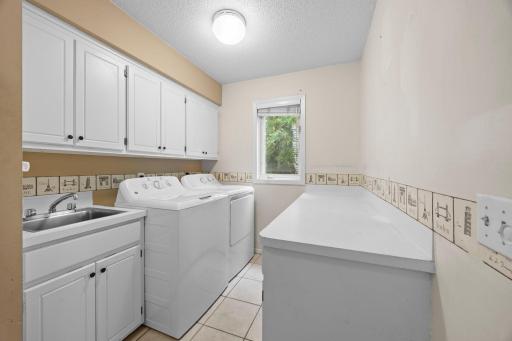 49-web-or-mls-15588 Canyon Ridge-164.jpg