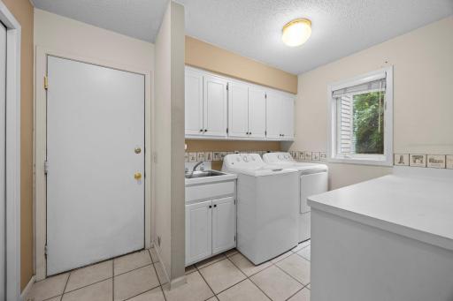 50-web-or-mls-15588 Canyon Ridge-169.jpg