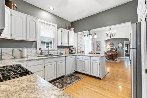 Neutral color scheme throughout makes it easy to customize and add your personal touches.