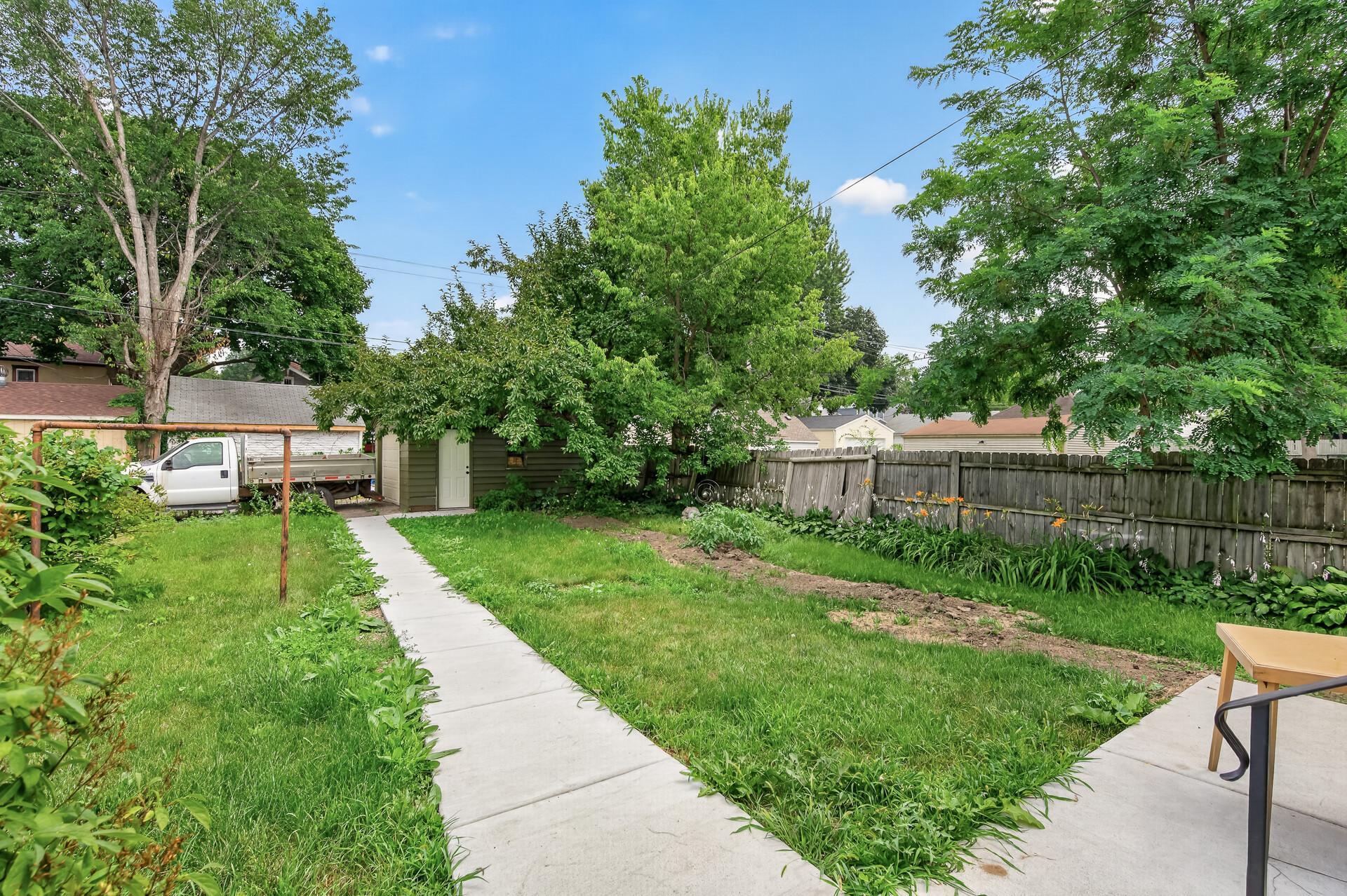 Detached one-car garage