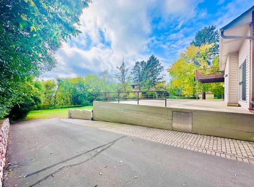 1009 River Terrace Drive, Bloomington, MN 55431