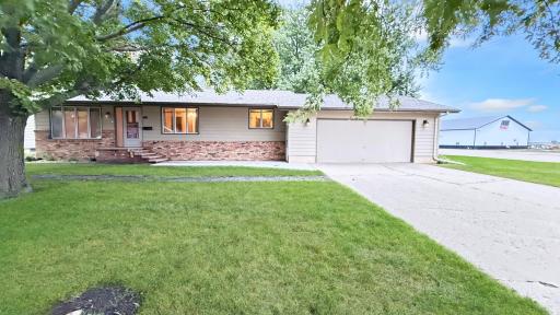 411 Chavis Drive, Hendricks, MN 56136